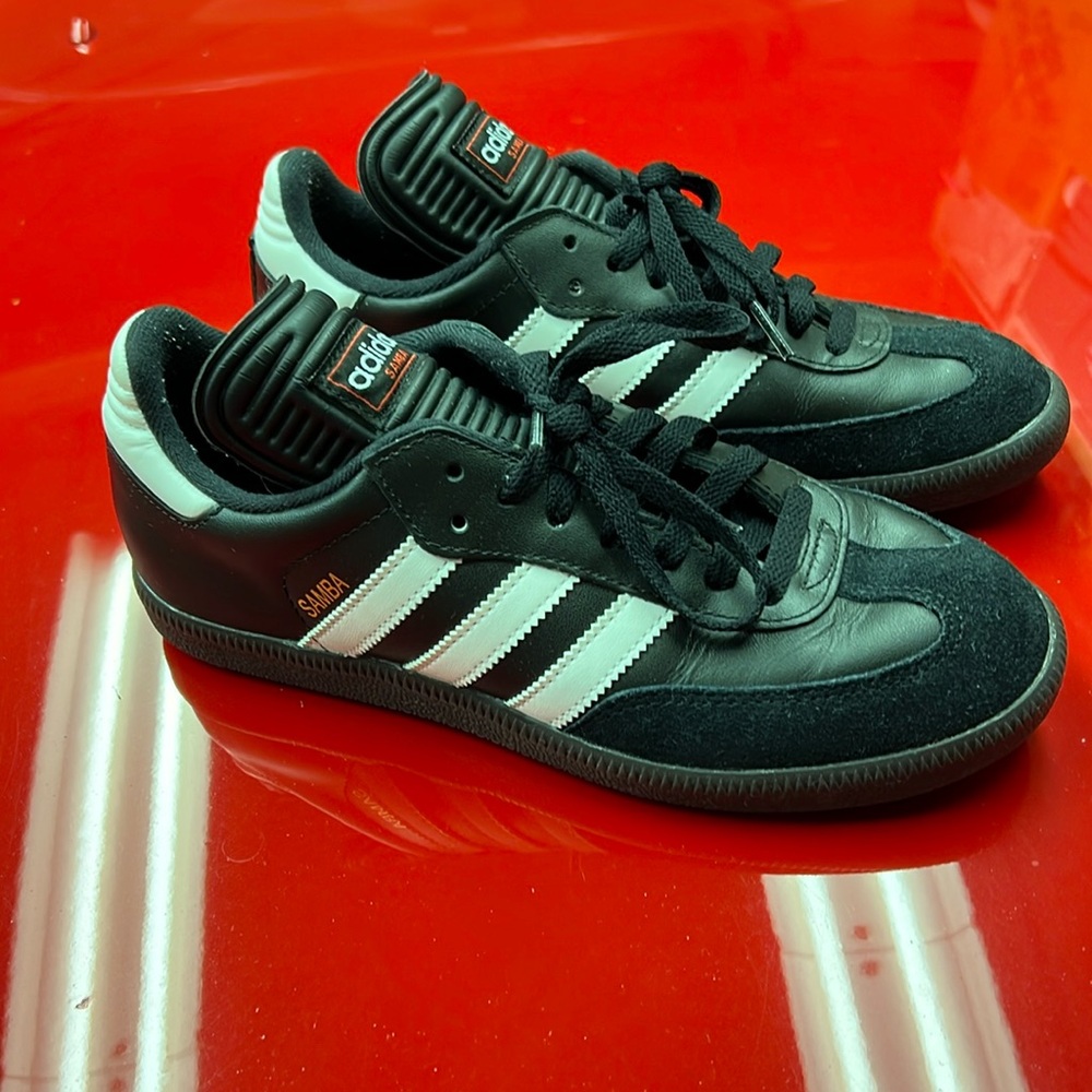 ADIDAS SAMBA Black and White, size. 6.5 Men’s.